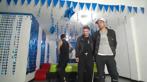 Snapshot of icevermilk chatting on 03-04-25, 01:38 THOMAS AND DAMIAND online show from 03-04-25, 01:38