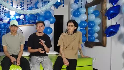 Snapshot of icevermilk chatting on 03-09-25, 01:04 THOMAS AND DAMIAND online show from 03-09-25, 01:04