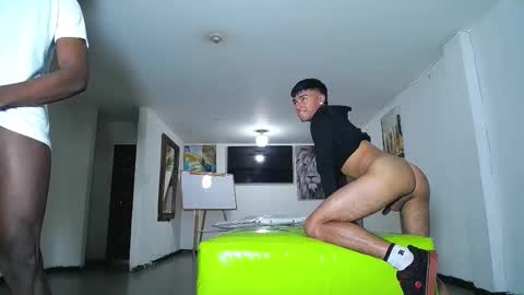 Snapshot of icevermilk chatting on 10-17-25, 12:52 THOMAS AND DAMIAND online show from 10-17-25, 12:52