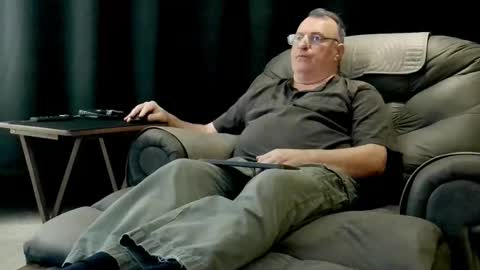 Snapshot of icihristopher chatting on 11-10-25, 01:26 Christopher online show from 11-10-25, 01:26