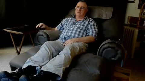 Snapshot of icihristopher chatting on 12-15-25, 11:31 Christopher online show from 12-15-25, 11:31