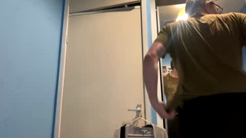 Snapshot of icums4u chatting on 01-06-25, 03:08 icums4u online show from 01-06-25, 03:08