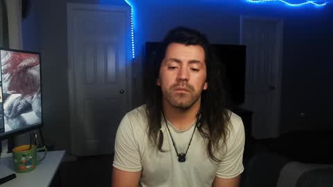 Snapshot of icy_ivy chatting on 01-21-25, 06:33 Ivan online show from 01-21-25, 06:33