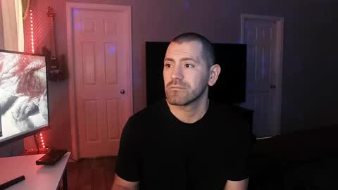 Snapshot of icy_ivy chatting on 02-21-25, 04:05 Ivan online show from 02-21-25, 04:05