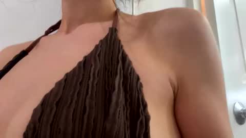 Snapshot of icyspice chatting on 10-15-25, 12:05 icyspice online show from 10-15-25, 12:05