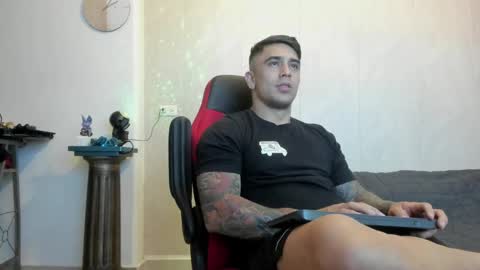 Snapshot of igor_scott chatting on 01-17-25, 02:39 Igor scott online show from 01-17-25, 02:39