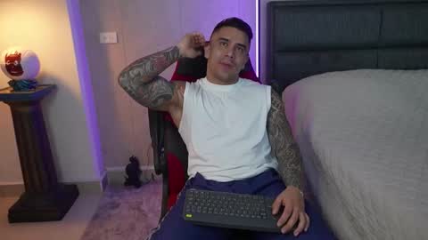 Snapshot of igor_scott chatting on 10-18-25, 05:54 Igor scott online show from 10-18-25, 05:54