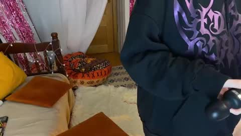 Emmy  help me reach 100 thumbs up online show from 02-08-26, 06:55