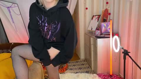 Emmy  help me reach 100 thumbs up online show from 02-28-26, 05:47