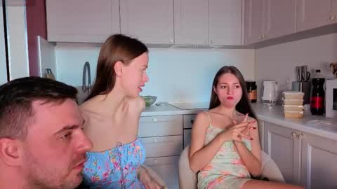 Julia and Mira online show from 10-07-25, 11:07