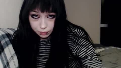 Snapshot of iiiiiiis chatting on 10-16-25, 10:55 iiiiiiis online show from 10-16-25, 10:55