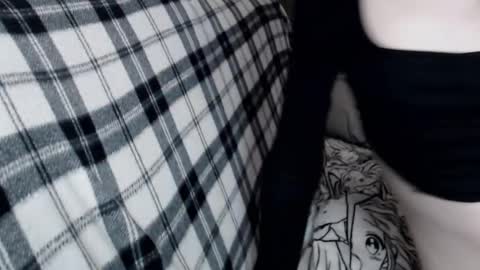 Snapshot of iiiiiiis chatting on 10-17-25, 10:23 iiiiiiis online show from 10-17-25, 10:23