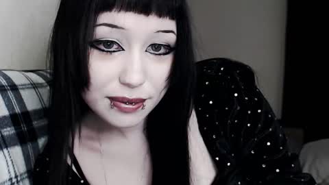 Snapshot of iiiiiiis chatting on 10-18-25, 11:16 iiiiiiis online show from 10-18-25, 11:16