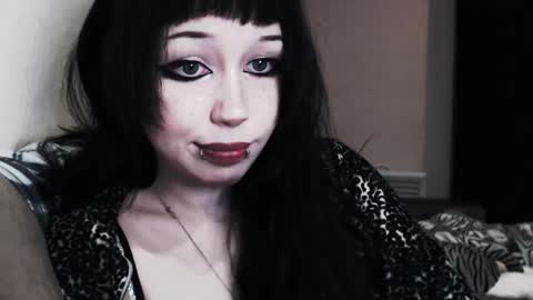 Snapshot of iiiiiiis chatting on 10-27-25, 12:26 iiiiiiis online show from 10-27-25, 12:26