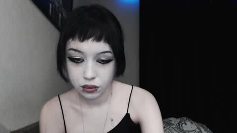 Snapshot of iiiiiiis chatting on 11-18-25, 12:20 iiiiiiis online show from 11-18-25, 12:20