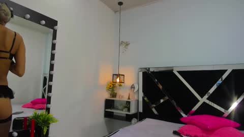 Snapshot of iisabella_noa chatting on 09-26-25, 01:37 Isabella online show from 09-26-25, 01:37