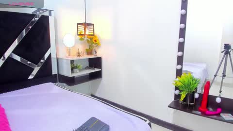 Snapshot of iisabella_noa chatting on 10-25-25, 02:13 Isabella online show from 10-25-25, 02:13