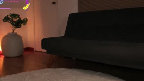 Snapshot of ikarmma chatting on 11-25-25, 12:21 Lua online show from 11-25-25, 12:21