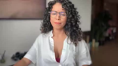 Kloe online show from 10-28-25, 04:53