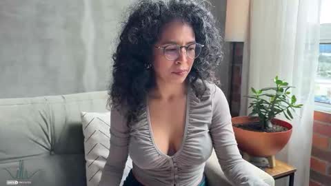 Snapshot of illaroom chatting on 02-07-26, 03:38 Kloe online show from 02-07-26, 03:38