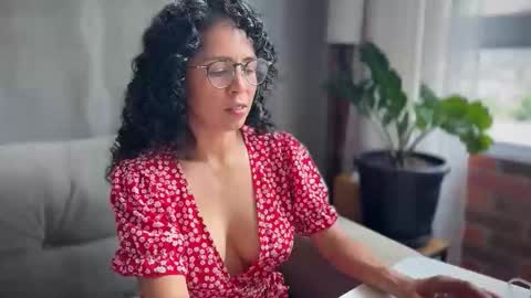 Snapshot of illaroom chatting on 02-11-26, 08:03 Kloe online show from 02-11-26, 08:03