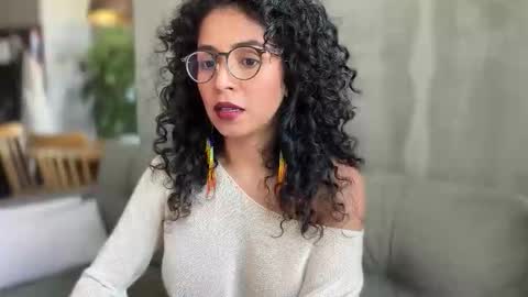 Snapshot of illaroom chatting on 02-12-26, 08:37 Kloe online show from 02-12-26, 08:37