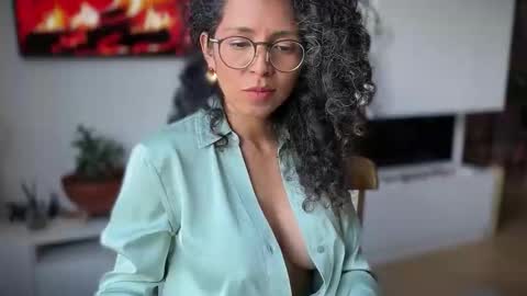 Snapshot of illaroom chatting on 03-20-26, 06:13 Kloe online show from 03-20-26, 06:13