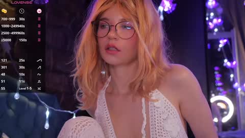 Lindsey and Candice online show from 12-22-25, 04:48