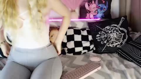 nicollee online show from 02-20-25, 08:03