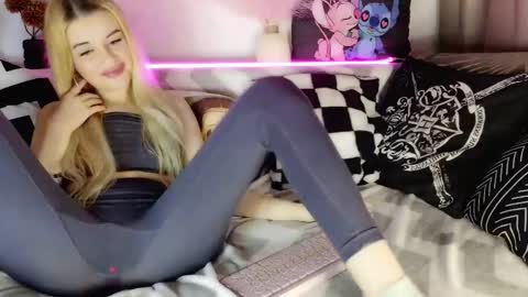 nicollee online show from 02-21-25, 08:38