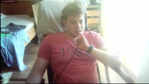 Snapshot of iloveyoutoo2000 chatting on 10-18-25, 03:02 iloveyoutoo2000 online show from 10-18-25, 03:02