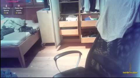 Snapshot of iloveyoutoo2000 chatting on 10-20-25, 03:34 iloveyoutoo2000 online show from 10-20-25, 03:34