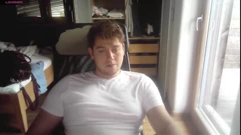 Snapshot of iloveyoutoo2000 chatting on 11-17-25, 01:06 iloveyoutoo2000 online show from 11-17-25, 01:06