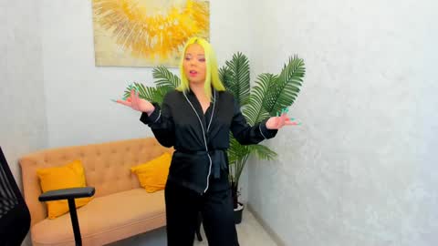 Snapshot of im__youre_sunshine chatting on 01-22-25, 08:17 Roxy online show from 01-22-25, 08:17