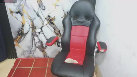 Snapshot of im_david01 chatting on 01-06-26, 02:32 im_david01 online show from 01-06-26, 02:32