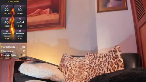 im_dominike online show from 03-01-25, 01:11