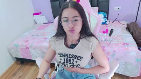 Eliza online show from 04-25-26, 01:41