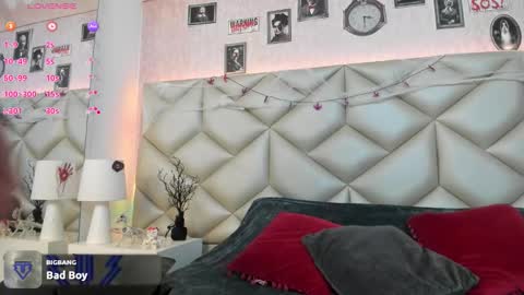 Snapshot of im_gaia chatting on 10-28-25, 12:09 Im Gaia online show from 10-28-25, 12:09