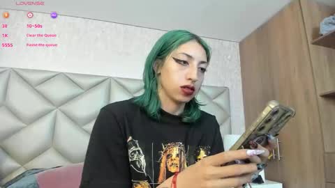 Snapshot of im_gaia chatting on 12-01-25, 12:32 Im Gaia online show from 12-01-25, 12:32