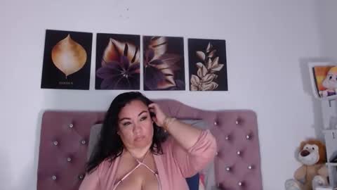 Snapshot of im_helenn_ chatting on 09-28-25, 04:29 Hellen online show from 09-28-25, 04:29