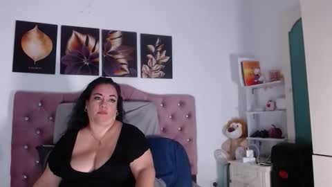 Snapshot of im_helenn_ chatting on 10-01-25, 06:41 Hellen online show from 10-01-25, 06:41