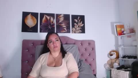 Snapshot of im_helenn_ chatting on 10-22-25, 09:20 Hellen online show from 10-22-25, 09:20