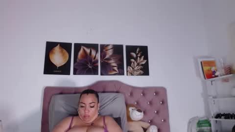 Snapshot of im_helenn_ chatting on 10-30-25, 10:38 Hellen online show from 10-30-25, 10:38