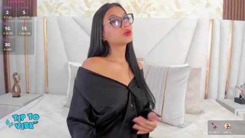 Snapshot of im_karla_ chatting on 01-05-25, 06:02 Karla 3 online show from 01-05-25, 06:02