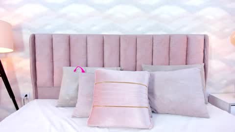 Snapshot of im_karla_ chatting on 03-12-25, 11:33 Karla 3 online show from 03-12-25, 11:33