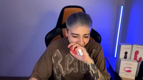 Laia online show from 02-04-25, 02:17