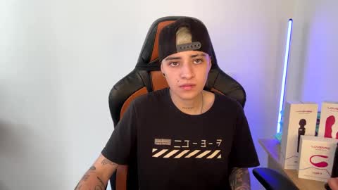 Laia online show from 02-08-25, 01:11