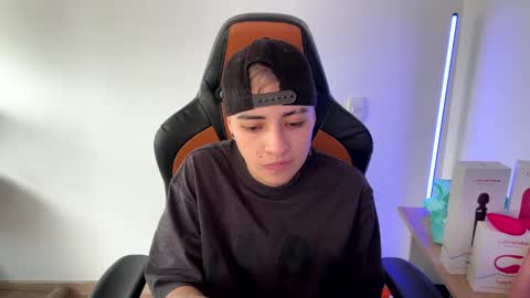 Laia online show from 02-14-25, 01:40