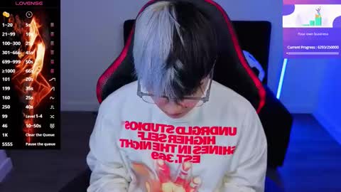 Laia online show from 11-18-25, 01:11