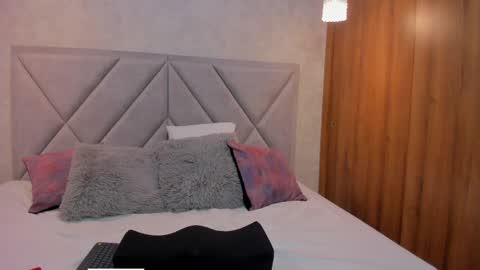 Manu  online show from 04-25-26, 07:11